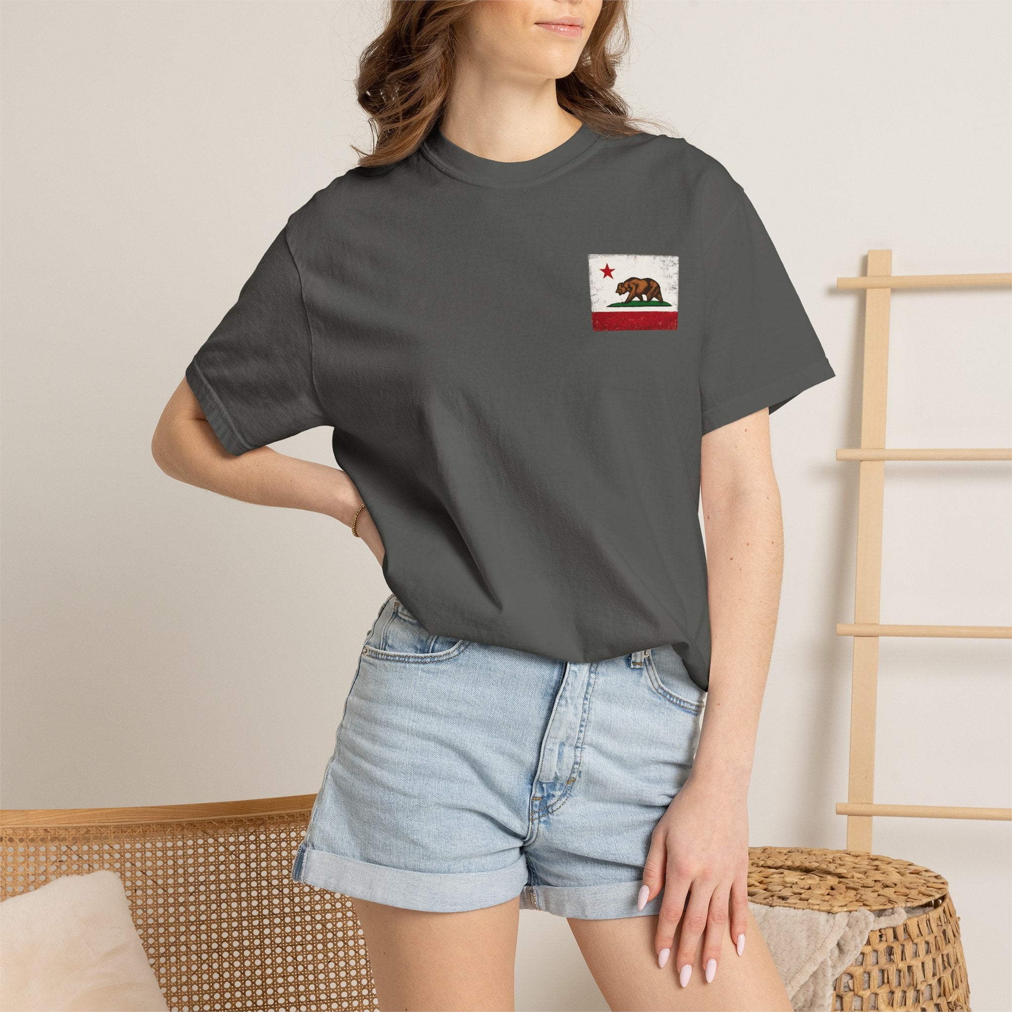 California Bear Shirt, Vintage California Tee, California Flag Shirt, Distressed California Graphic Tee, West Coast Shirt